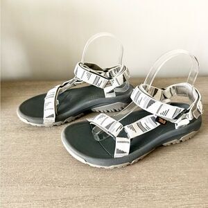 Teva Women's Hurricane XLT2 Sandals in Chara Bright White & Gray Pattern - 7